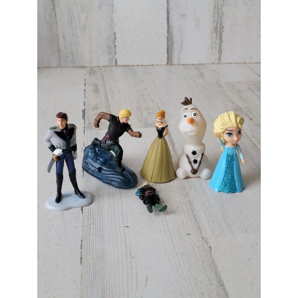 Frozen 2 Princess Elsa Anna Olaf Kristoff Hans villain hero playset toy